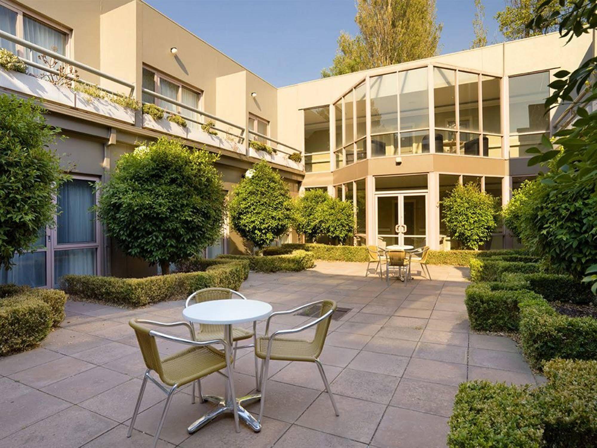 Kimberley Gardens Hotel, Serviced Apartments And Serviced Villas Melbourne Eksteriør billede